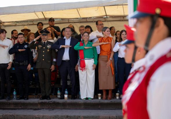 Roberto Cabrera atestigua Desfile Cívico-Militar con motivo del 216 Aniversario del Inicio de la Independencia de México