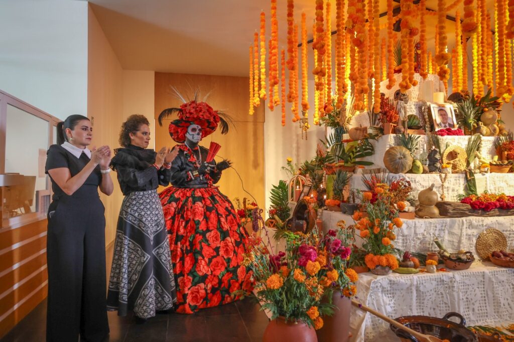 Presidenta de la Mesa Directiva, diputada Adriana Meza, inauguró el Altar de Muertos del Poder Legislativo en memoria de Fernando Cervantes Jaimes