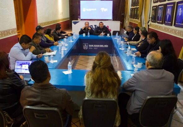 ROBERTO CABRERA ENCABEZA REUNIÓN DE TRABAJO CON SU GABINETE MUNICIPAL