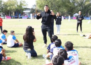 CARLOS SALCIDO CONVIVE CON JÓVENES FUTBOLISTAS EN SAN JUAN DEL RÍO