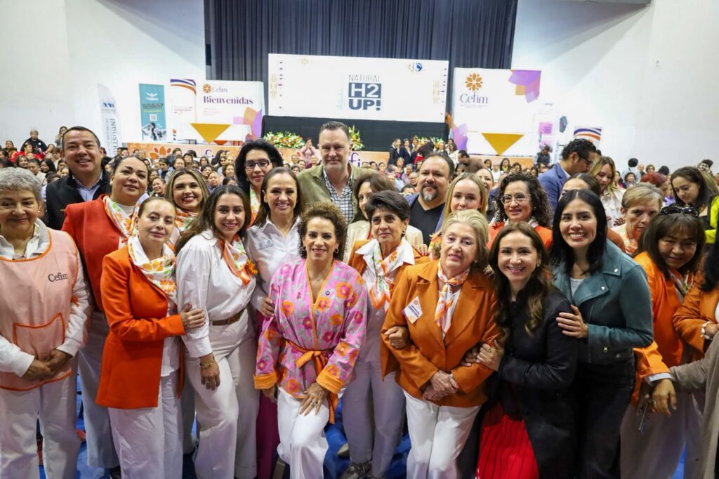 Adriana Meza participa en el 10.º Congreso de CEFIM en San Juan del Río