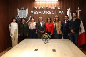 Se llevan a cabo trabajos de entrega-recepción de la nueva Mesa Directiva, presidida por la diputada Adriana Elisa Meza Argaluza