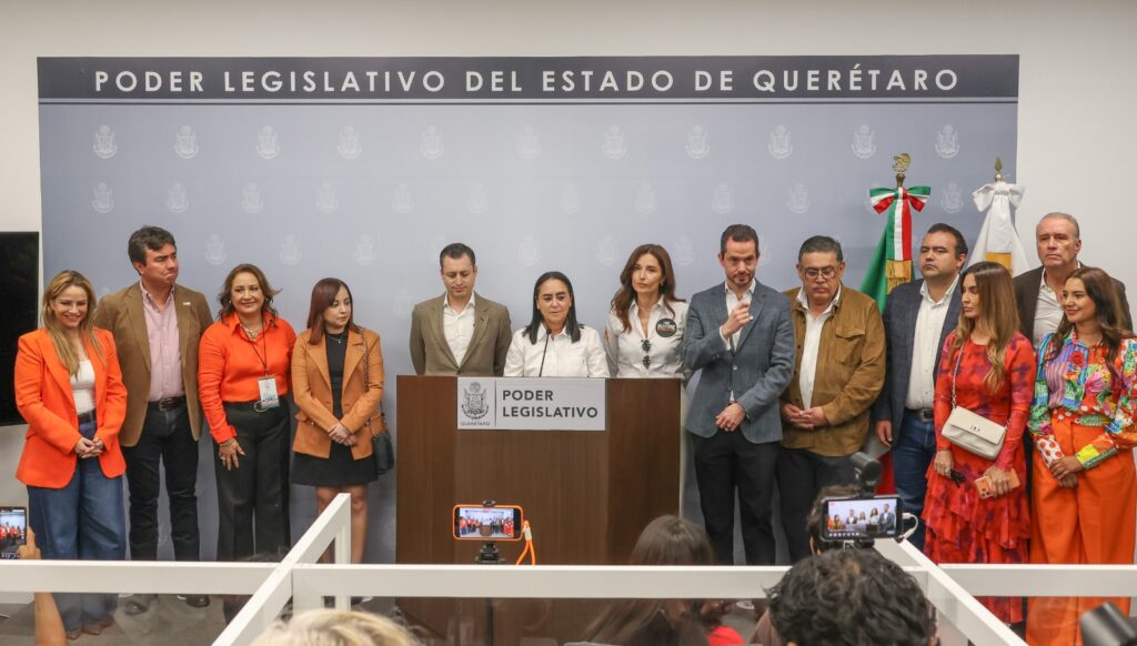 Presentan diputados de Movimiento Ciudadano, encabezados por su coordinadora, Teresita Calzada, iniciativa para que los programas sociales administren adecuadamente los recursos públicos