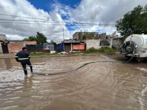 JAPAM envía pipas de desazolve a Pueblo Quieto para apoyar a sus habitantes