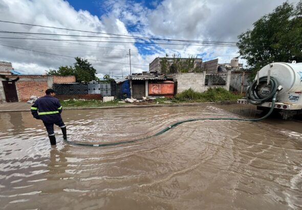 JAPAM envía pipas de desazolve a Pueblo Quieto para apoyar a sus habitantes