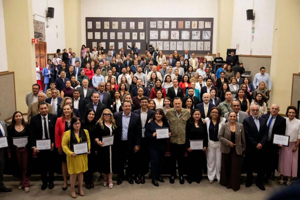Reconoce Gobernador a las y los profesionistas sanjuanenses por su aportación en la vida política de sus regiones