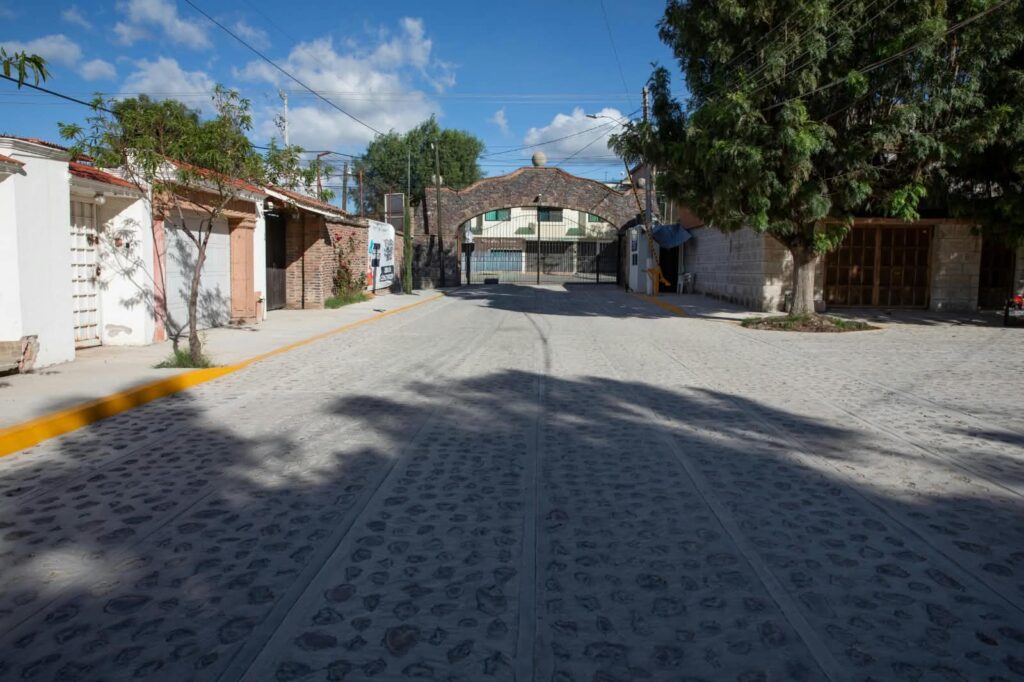 Entrega Roberto Cabrera la rehabilitación de la calle Cadereyta en Vegas del Río con una inversión de 1.8 mdp