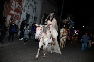 Cabalgata de los Muertos atrae a las familias sanjuanenses en el 20º Festival de Día de Muertos