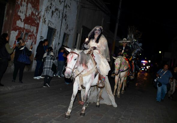Cabalgata de los Muertos atrae a las familias sanjuanenses en el 20º Festival de Día de Muertos