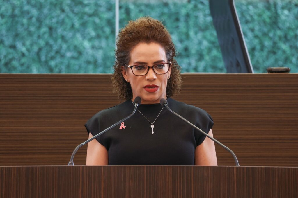 “En Querétaro reconocemos el talento científico y el liderazgo de las mujeres”: Adriana Meza al entregar la Medalla de Honor “Alejandra Jáidar Matalobos”