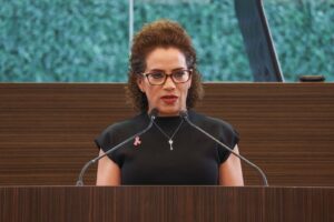 “En Querétaro reconocemos el talento científico y el liderazgo de las mujeres”: Adriana Meza al entregar la Medalla de Honor “Alejandra Jáidar Matalobos”